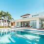 Luxury 6BR Villa w Pool Maid at Yarari