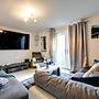 Runcorn - House - Sleeps 6 - Parking - Garden