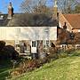 3br-fireplace-hottub-garden-parking