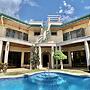 Villa Arenas: Private Pool & Easy Beach Access in Jaco by RedAwning