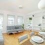 Apartment With Parking Poznań by Renters