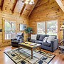 Pigeon Forge Cabin: Premier Location & Hot Tub