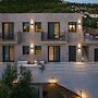 Topos Suites