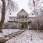 Moore House Inn & Cabins