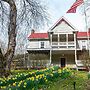 Moore House Inn & Cabins