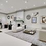 Charming Elegance Crystal City Apartment