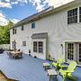 Mystic Retreat w/ Patio & Grill: Walk to River!