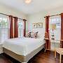 Pink House Modern 3bd 3ba Parking and Porch