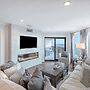 412 Seascape by Avantstay Oceanfront + Balcony