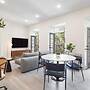 Sosuite Juliet Balcony 1BR Apt w W D Desk