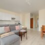 Spacious Apartment Poznań by Renters
