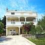 Apartment Serene Step From The Sea, Sleeps 5