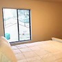 165 White Fawn Luxury King Bed in Modern 2bdrm 2 5BA Amazing Pool