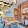 3 Mi to Dtwn: Charming Row House in Pittsburgh