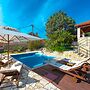 Villa Platanus With Private Pool & Sea View