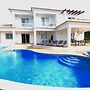 Beautiful 5 En-suite bed Villa With Private Pool