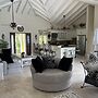 Remarkable 3-bed Villa in Christ Church
