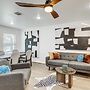 6 Mi to Dtwn: Sleek Houston Retreat!