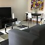 Cozy 2BR 2BR Townhouse Netflix Private Parking Great Location!