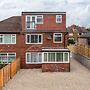 Immaculate 5-bed House in Leeds