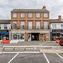 Luxury 3 Bedroom Apartment with Parking