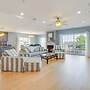 Charming New Buffalo Condo: Walk to Lake Michigan!