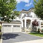 Chic Unit Near Airport and Attractions