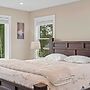 Lakeside Serenity by Avantstay Lakefront, Newly Built, Deck w/ Views!