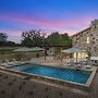 Grasslands Pool Hot Tub Hill Country Views