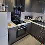Town Centre Modern 1 Bed Self-contained Apartment