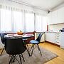 Cozy One-bedroom Apartment Near City Center