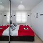 Bright 1bdr Apartment in the City Center