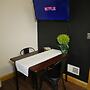 Central Downtown Queen Bed Walk to all Venues