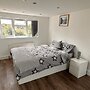 6-bed 3-bath Home - Sleeps 14 & Free Parking
