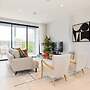 The Brondesbury Hideaway - Stylish 3bdr Flat With Balcony + Parking