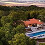 Rancho Robles by Avantstay Vineyard Villa w/ Views, Pool & Privacy