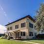 F Tale Country House