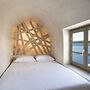 Rhenia Suites-Prive Jacuzzi&Caldera View