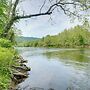 Riverfront Shenandoah Getaway w/ Kayaks & Tubes!