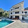 Large Holiday House With Swimming Pool and Terrace