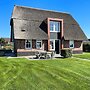 Beautiful Villa With Jacuzzi on the Tjeukemeer