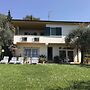 Spacious Villa in Torri del Benaco With Garden