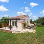 Saint-victor House in Pernes-les-fontaines