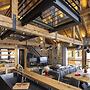 Lush Chalet With hot tub and Sauna