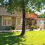 Glamping With Private Bathroom and Spacious Garden