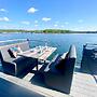 Luxury Houseboat With Beautiful Views