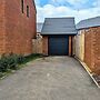 Charming 4-bed House in Newport