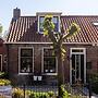 Lush Holday Home With Garden Near sea