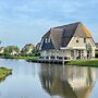 Spacious Villa With two Saunas, on the Tjeukemeer