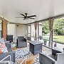 Crestview Family Home: Screened Porch & Games!